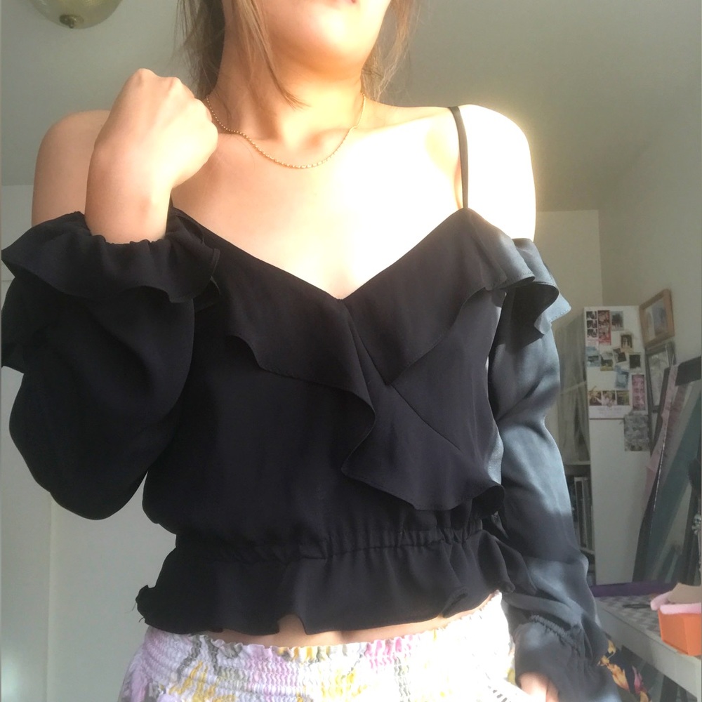 NWOT H&M Black off-shoulder long sleeve chiffon ruffle peplum crop blouse